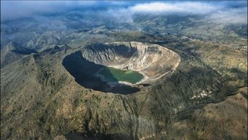 Luego de estar inactivo por siglos el volcán Chichonal en Chiapas hace erupción en el año 1982. Luego de estar inactivo por siglos el volcán Chichonal en Chiapas hace erupción en el año 1982.