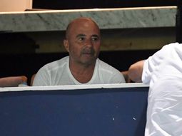 Jorge Sampaoli en la cancha de Racing Jorge Sampaoli en la cancha de Racing