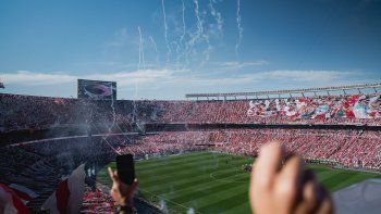 Fue comparado con Francescoli por su talento, pero los altibajos arruinaron su carrera. Fue comparado con Francescoli por su talento, pero los altibajos arruinaron su carrera.