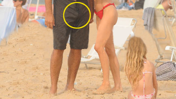 famoso conductor tuvo un accidente de vestuario en la playa