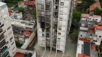 Un hombre prendió fuego su departamento en Floresta.