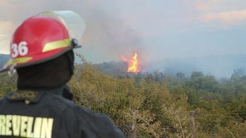 vestido como brigadista intento prender dos nuevos focos en trevelin vestido como brigadista intento prender dos nuevos focos en trevelin