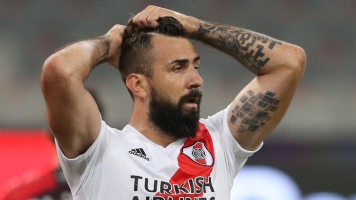 Quieren juntar a Lucas Pratto con la figura del último campeón de la Argentina