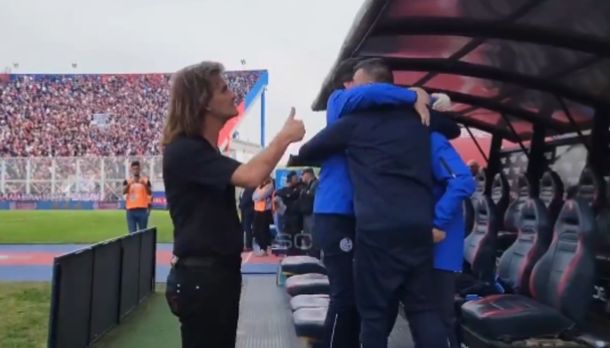 Rubén Darío Insúa se cruzó con un plateísta tras el triunfo agónico de San Lorenzo