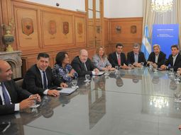 gobierno recibe a gobernadores en busca de una solucion al reclamo por coparticipacion gobierno recibe a gobernadores en busca de una solucion al reclamo por coparticipacion