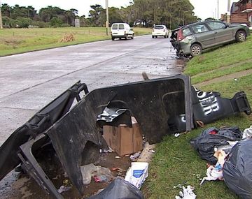 Casi una tragedia: un auto chocó y desplazó a otro que estaba estacionado