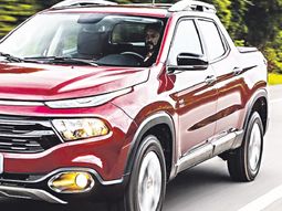 La Fiat Toro fue distinguida como pick-up del año en el tradicional y reconocido premio otorgado por la revista Auto Esporte de Brasil. La Fiat Toro fue distinguida como pick-up del año en el tradicional y reconocido premio otorgado por la revista Auto Esporte de Brasil.