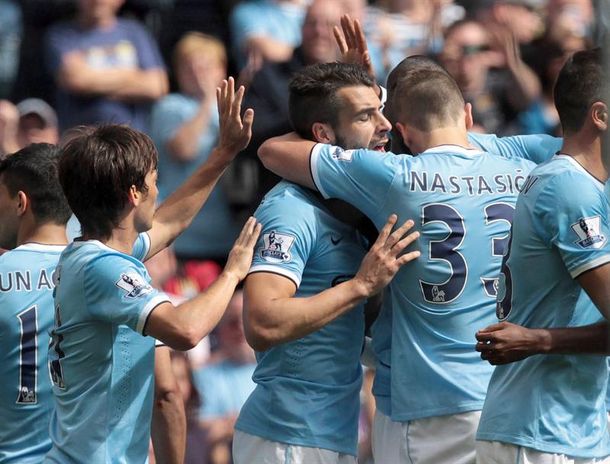 Sin Agüero, el City derrotó al Fulham y llegó a la cima