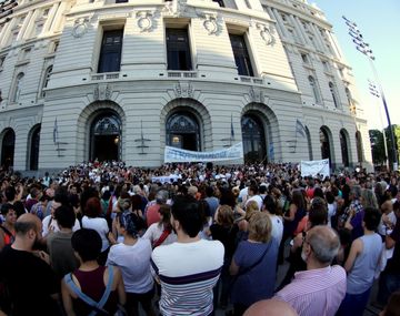 Promesa de campaña: Nunca habrá una ola de despidos de estatales