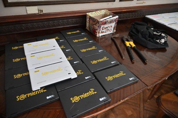 San Telmo: cinco adolescentes de entre 15 y 17 años robaron computadoras de una escuela