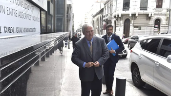 El ministro del Interio Luis Alberto Heber declaró por la entrega del pasaporte uruguayo a Sebastián Marset. El ministro del Interio Luis Alberto Heber declaró por la entrega del pasaporte uruguayo a Sebastián Marset.