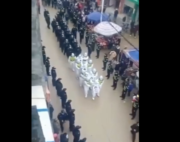 Marche preso: a los infractores al Covid-19 en China los obligan a desfilar por las calles