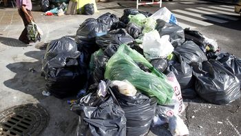 portenos indignados: no hay recoleccion de residuos por un conflicto gremial portenos indignados: no hay recoleccion de residuos por un conflicto gremial