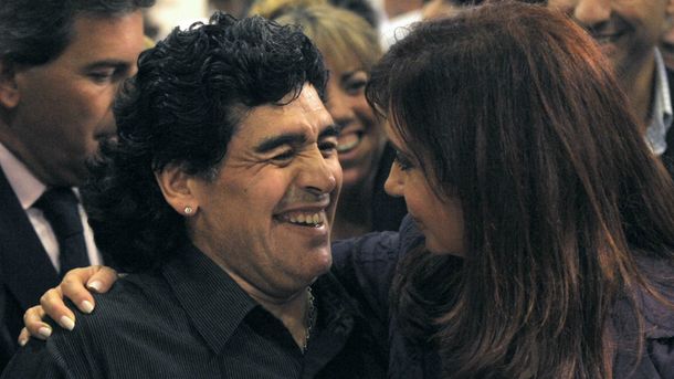 Una carta de Cristina, enmarcada en la casa de Maradona