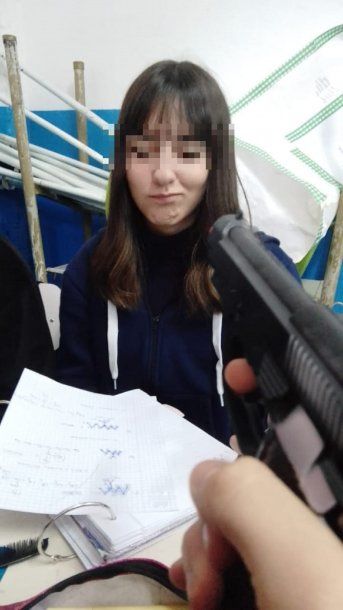 Un adolescente llevó un arma a la escuela y simuló el fusilamiento de sus compañeros