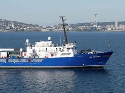 Uruguay le comprará a Estados Unidos el buque oceanográfico Mount Mitchell. Uruguay le comprará a Estados Unidos el buque oceanográfico Mount Mitchell.