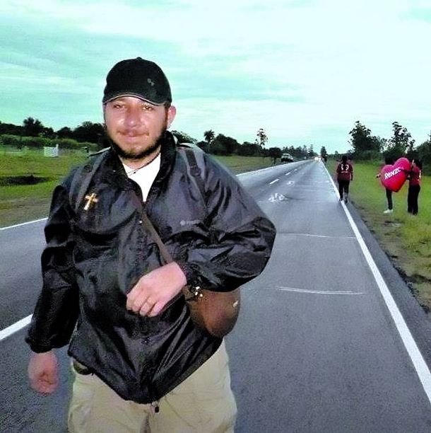 El peregrino de Renzo llegó a San Pablo para ver al Papa