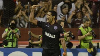 Pepe Sand celebra uno de sus goles Pepe Sand celebra uno de sus goles