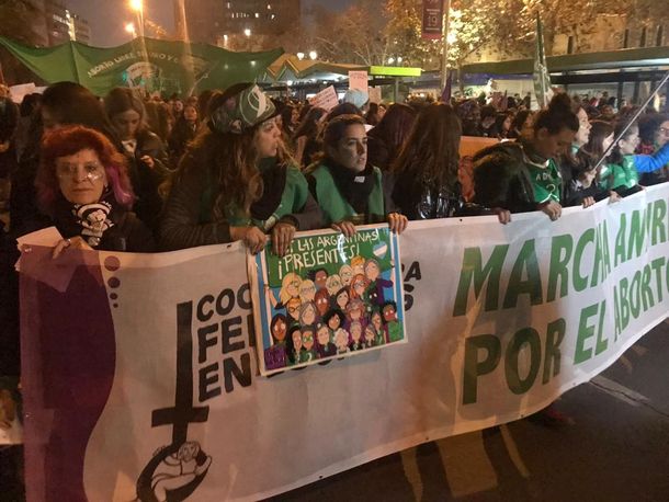 minutouno.com en Chile: las mejores fotos de la Marcha Antirracista en favor del Aborto Legal