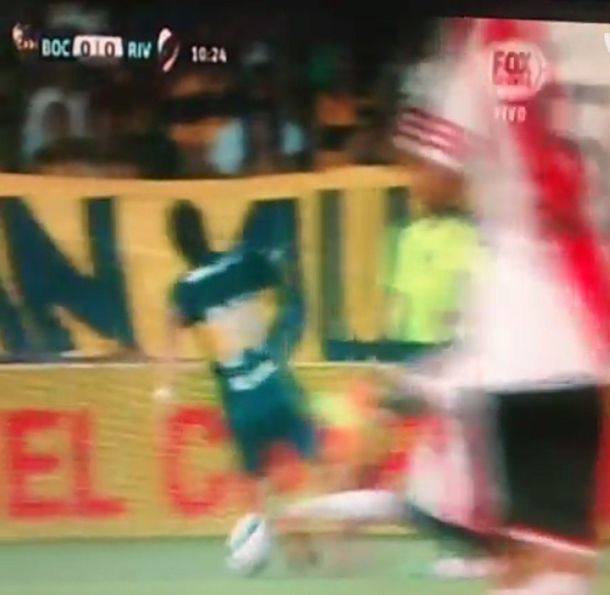 Empezó el partido y Vangioni ya vio la amarilla: mirá la jugada