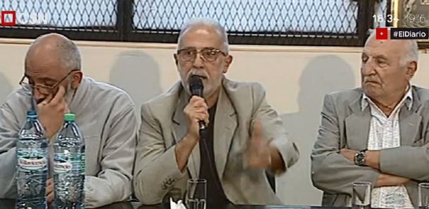 El abogado  Ismael Jalil encabezó la conferencia de prensa