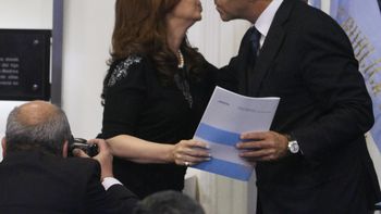 cristina y scioli otra vez juntos tras el acuerdo por los fondos cristina y scioli otra vez juntos tras el acuerdo por los fondos