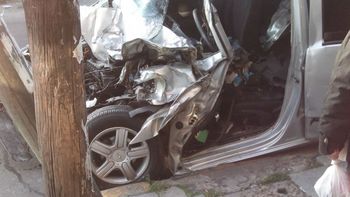 asi quedo el auto del custodio de boudou que choco a un camion en la panamericana asi quedo el auto del custodio de boudou que choco a un camion en la panamericana