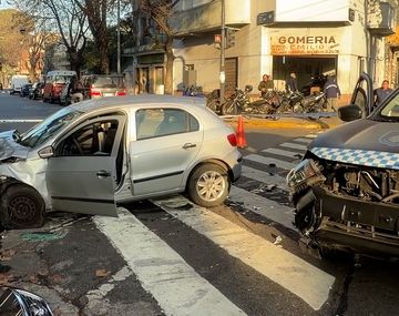 Un patrullero chocó contra un auto en Nueva Pompeya.