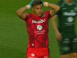 ¡Pudo ser histórico! La volea del arquero de Sarmiento que casi arruina el triunfo de Boca