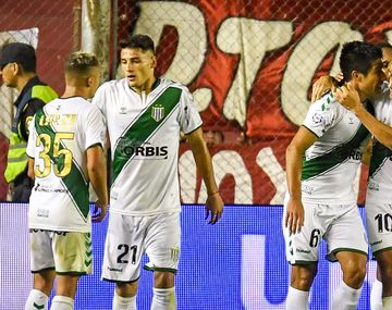 Luciano Lollo celebra su gol