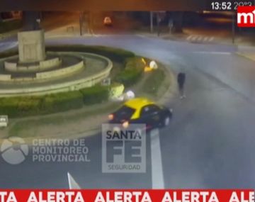 VIDEO: Un taxista atropelló a un skater en Rosario y le fracturó el cráneo