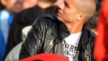 lejos de river, trezeguet podria llegar a central lejos de river, trezeguet podria llegar a central