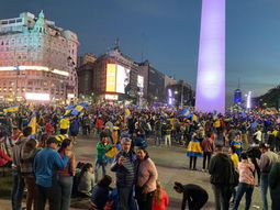 Los hinchas de Boca festejaron el título en el Obelisco