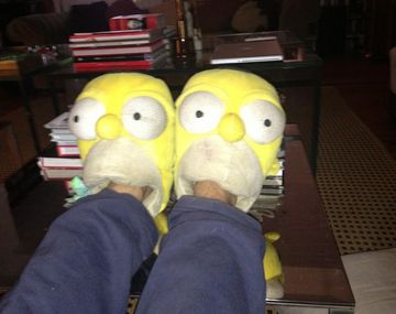 El look relajado de un famoso conductor de televisión