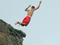 Justin Bieber, internado tras tirarse de un acantilado