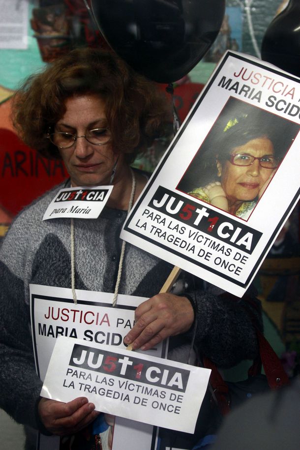 Suelta de globos a ocho meses de la Tragedia de Once