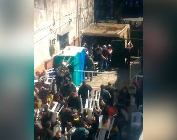 Botellazos y piedrazos: así se enfrentaron dos facciones del sindicato de lecheros