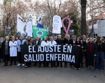 Se realizó un masivo abrazo simbólico en defensa del Instituto Roffo