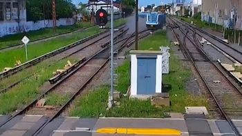 el video con el momento exacto en el que descarrilo una formacion del tren sarmiento el video con el momento exacto en el que descarrilo una formacion del tren sarmiento