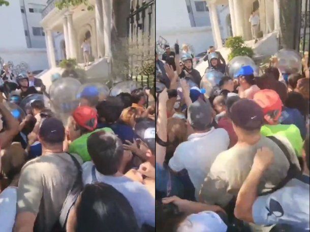 Reprimieron a manifestantes en la puerta del Ministerio de Capital Humano