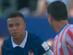 Kylian Mbappé y un fuerte insulto a Junior Alonso. Kylian Mbappé y un fuerte insulto a Junior Alonso.