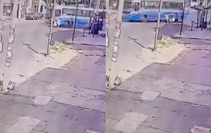 Tragedia en Lomas del Mirador: un colectivo atropelló y mató a una nena de 4 años
