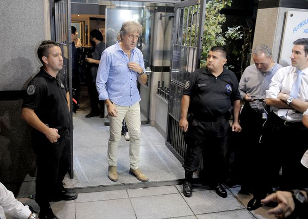 Sergio Marchi saliendo de Agremiados