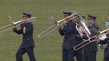 el imperio contraataca: en el acto del bicentenario tocaron la cancion de star wars el imperio contraataca: en el acto del bicentenario tocaron la cancion de star wars