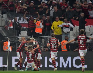 Flamengo dio el primer golpe y venció 2-0 a Corinthians como visitante