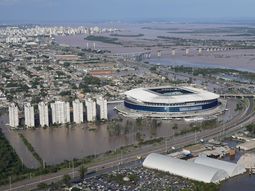 El Gremio Arena y sus alrededores inundados tras las fuertes lluvias en Porto Alegre. El Gremio Arena y sus alrededores inundados tras las fuertes lluvias en Porto Alegre.