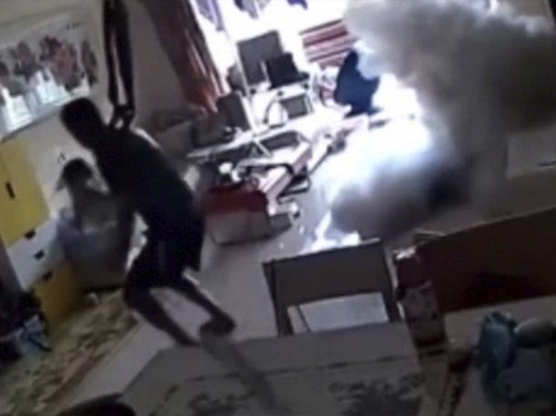 Video: Así explota la batería de un monopatín eléctrico dentro de un departamento
