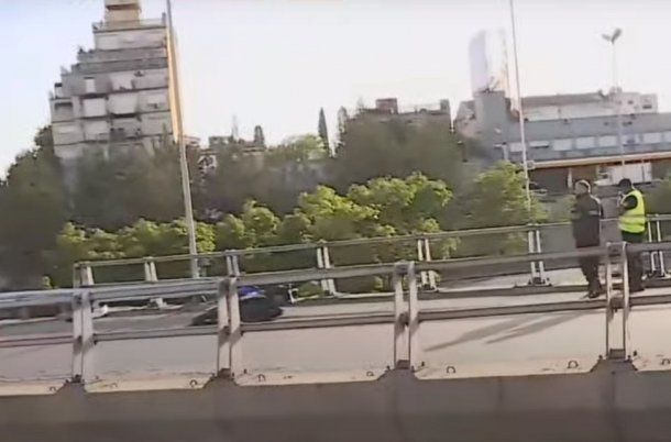 Panamericana: un motoquero cayó de un puente y murió