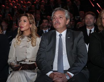 Alberto Fernández y Fabiola Yáñez durante el homenaje en Israel por los 75 años de la liberación de Auschwitz