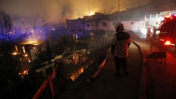 ascienden a 15 los muertos por el incendio en valparaiso ascienden a 15 los muertos por el incendio en valparaiso